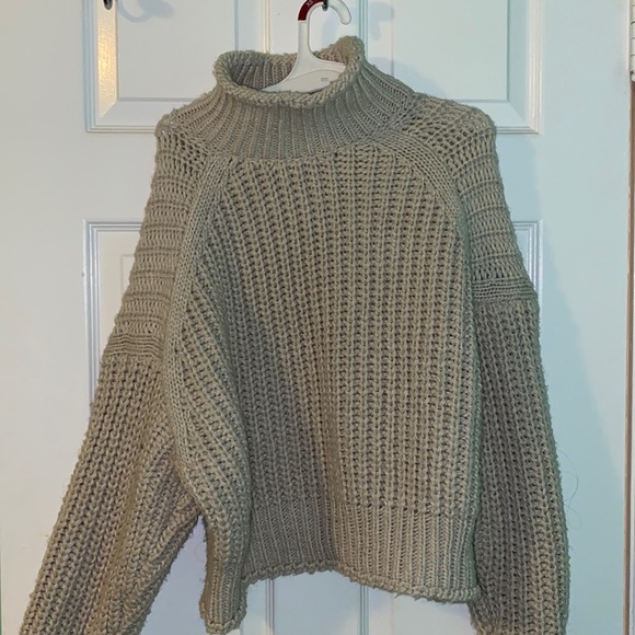 *final sale* H&M sweater - Picture 1 of 1